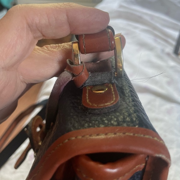 Dooney and Bourke purse in near perfect condition! - Picture 10 of 10